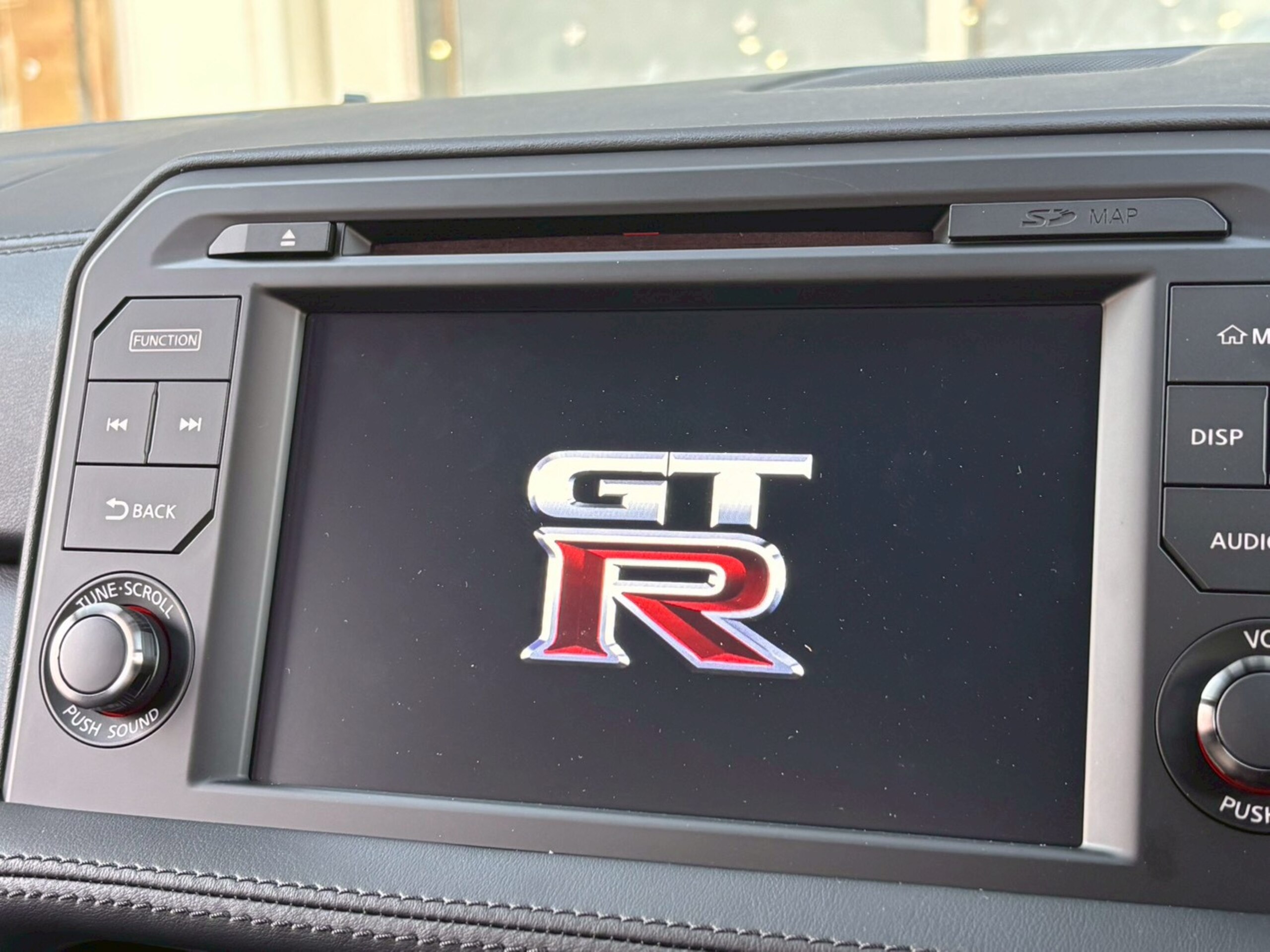 2025 Nissan Gt-r — photo 3