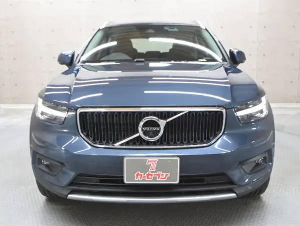 Volvo XC40 B4 Momentum with Adaptive Cruise Control, Collision Mitigation Braking, Blind Spot Monitor, Seat Heater, LED Headlights, Drive Recorder, Apple CarPlay, Smartphone Link, Parking Sensors, 360-Degree Camera (Blue) — photo 9