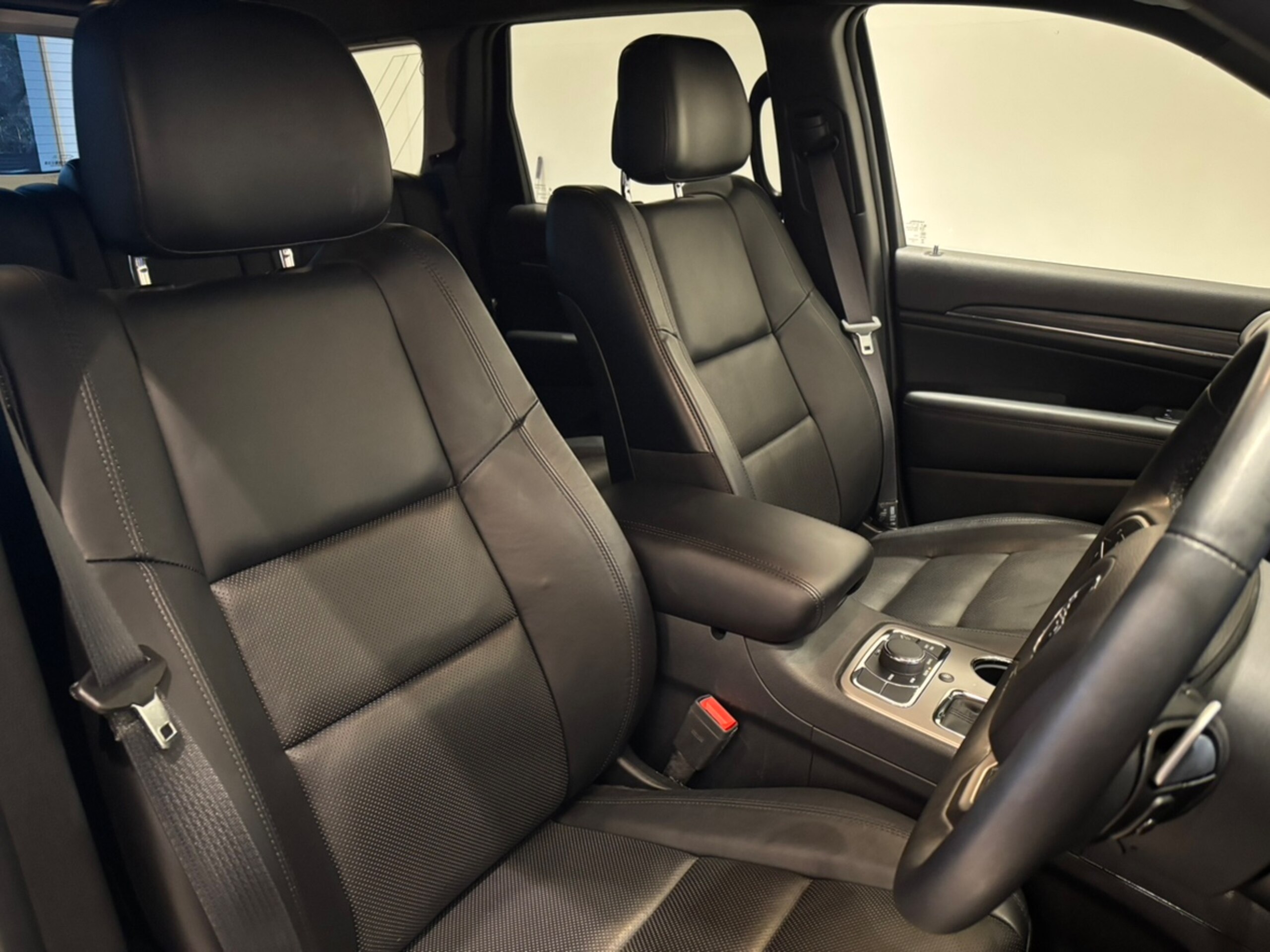 Jeep Grand Cherokee Limited (Non-Air Suspension) 4WD Leather Seats Apple CarPlay Bluetooth Factory Navigation Full-Seg Seat Heaters Ventilation Forward Collision Warning Adaptive Cruise Control Backup Camera Certified Used Car Warranty — photo 7