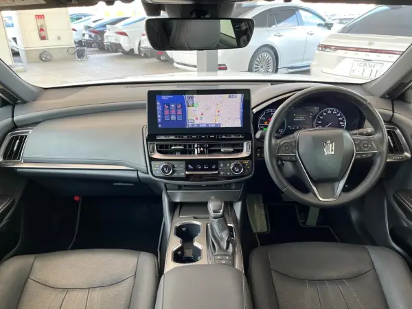 2022 Toyota Crown — photo 2