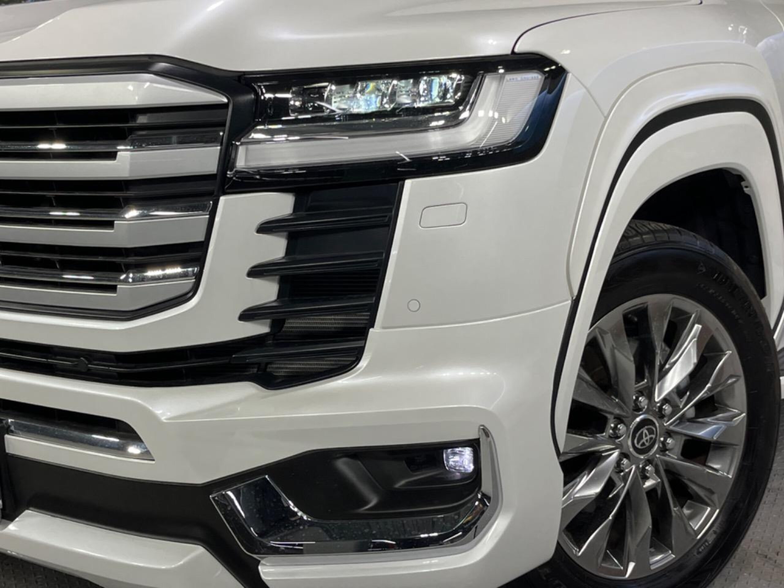 Toyota Land Cruiser 300 3.5 ZX 4WD — photo 8