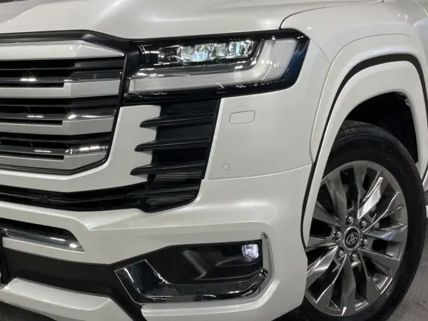 Toyota Land Cruiser 300 3.5 ZX 4WD Modellista Aero Sunroof Genuine 12.3-inch Navi JBL Sound Surround Camera Beige Leather Seat Safety Sense Radar Cruise Seat Air Conditioning Power Seat Power Back Door Genuine 20-inch AW — photo 8