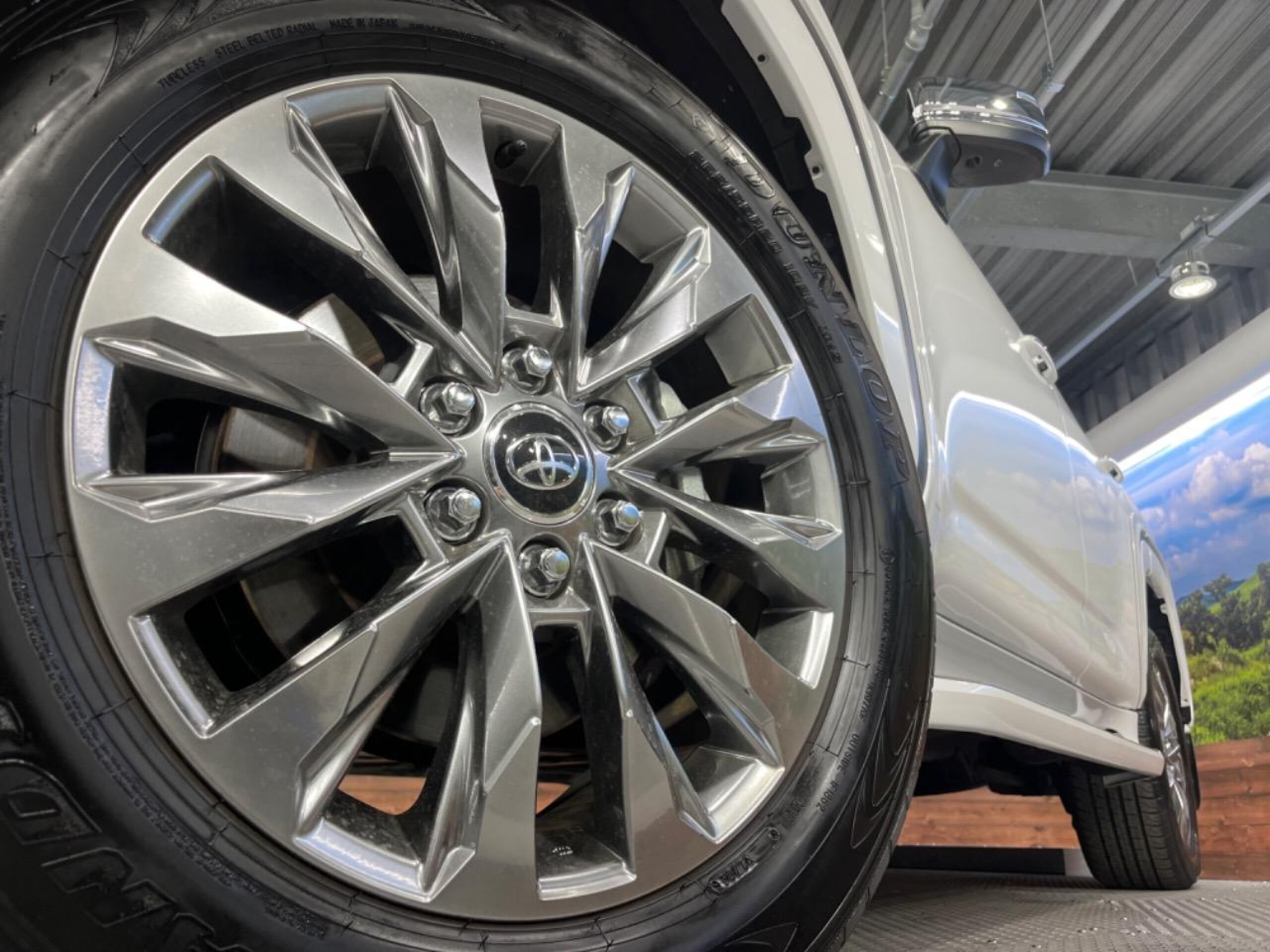 Toyota Land Cruiser 300 3.5 ZX 4WD — photo 9