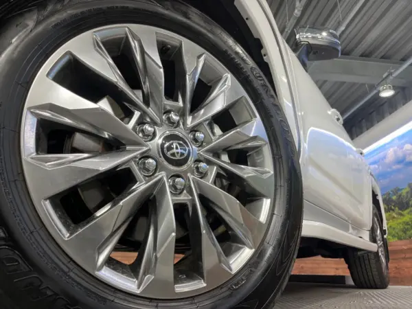 Toyota Land Cruiser 300 3.5 ZX 4WD Modellista Aero Sunroof Genuine 12.3-inch Navi JBL Sound Surround Camera Beige Leather Seat Safety Sense Radar Cruise Seat Air Conditioning Power Seat Power Back Door Genuine 20-inch AW — photo 9