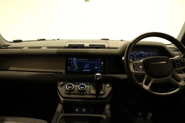 2022 Landrover Defender — photo 2