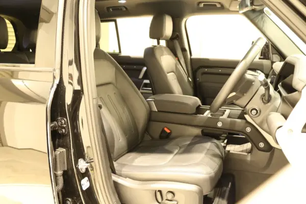 Land Rover Defender 110 X Dynamic SE 3.0L D300 Diesel Turbo 4WD — photo 8