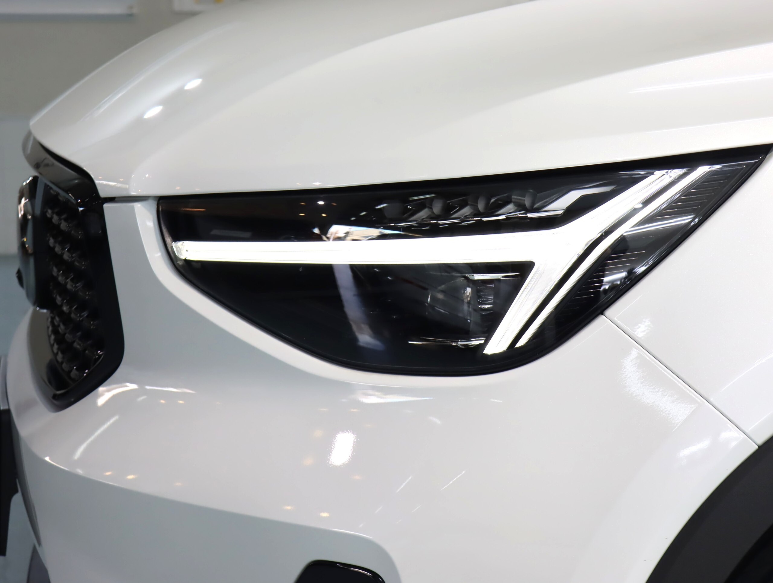 2024 Volvo Xc40 — photo 3