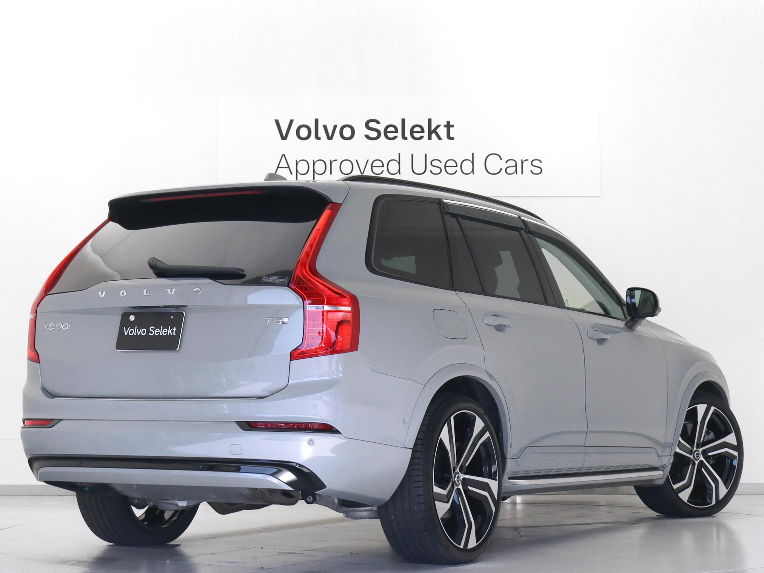 Volvo XC90 Ultimate T8 AWD Plug-in Hybrid 4WD PHEV Sunroof Air Suspension 2025 Model 3-Row 7-Seater Google Built-in Dashcam Running Boards Vapor Gray Metallic White Leather Harman/Kardon Front & Rear 2nd Row Seat Heaters Relaxation Function 22-inch AW — photo 8