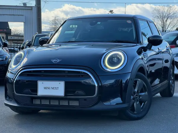 Mini Cooper 5-Door Premium Plus Package DCT Head-Up Display Apple CarPlay Rear Camera Wireless Charging Bluetooth ETC2.0 16-inch Alloy Wheels Seat Heater Digital Meter Cruise Control Driving Assist One Owner Non-Smoking Car (Enigmatic Black Metallic)