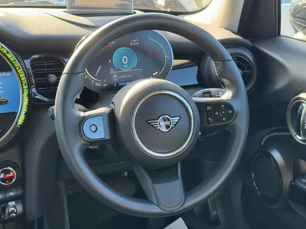 Mini Cooper 5-Door Premium Plus Package DCT Head-Up Display Apple CarPlay Rear Camera Wireless Charging Bluetooth ETC2.0 16-inch Alloy Wheels Seat Heater Digital Meter Cruise Control Driving Assist One Owner Non-Smoking Car (Enigmatic Black Metallic) — photo 8