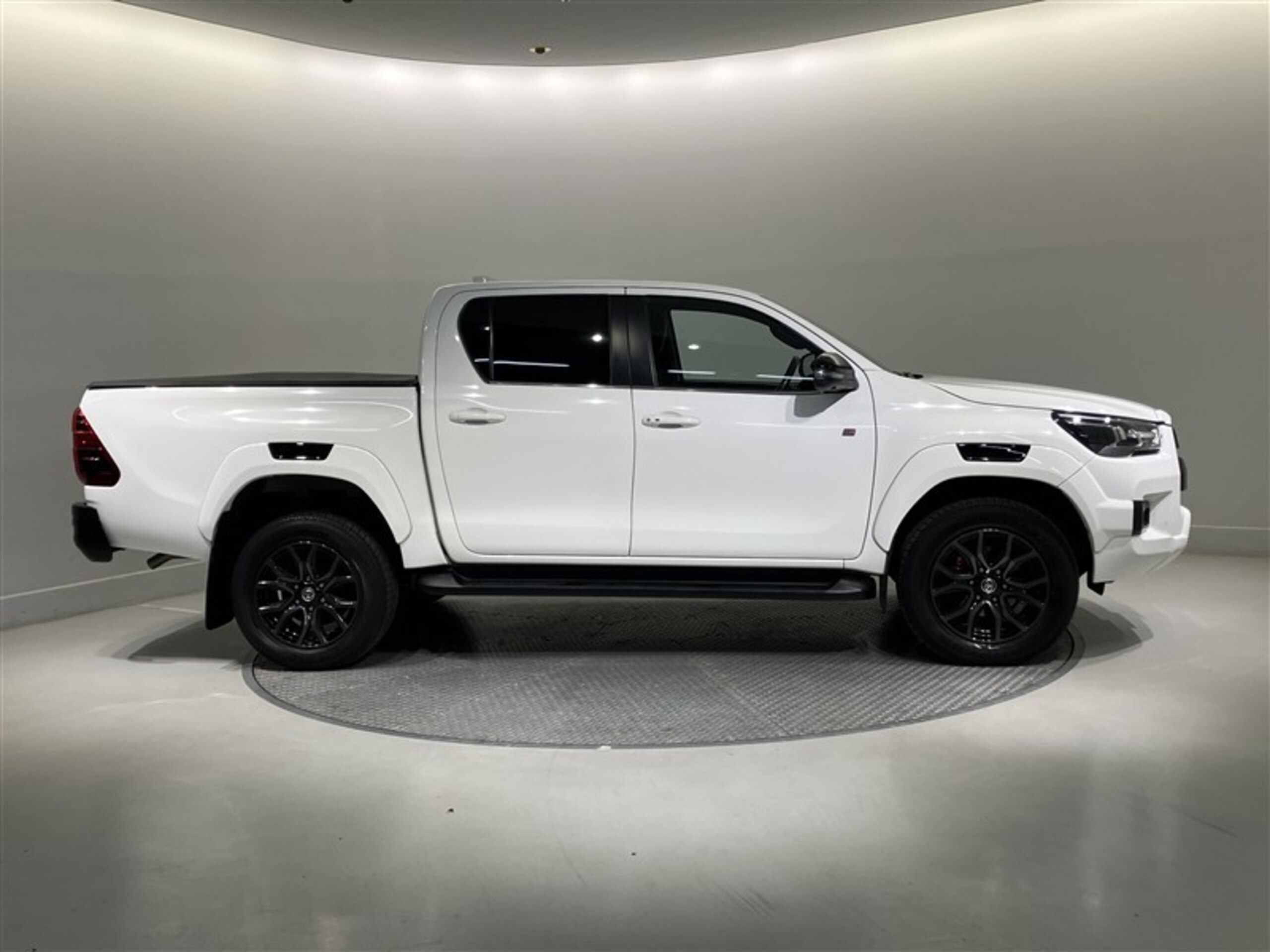 2022 Toyota Hilux — photo 3