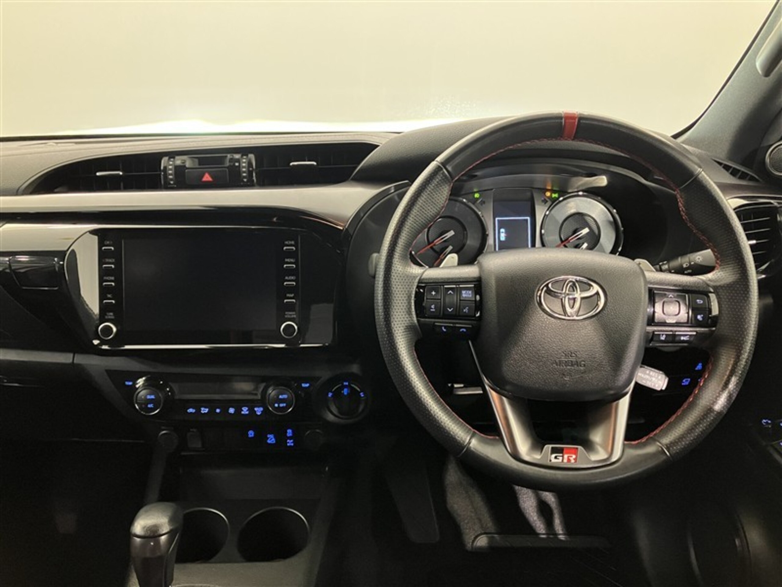 Toyota Hilux 2.4 Z GR Sport Diesel Turbo 4WD Cold Climate Package Surround View Camera — photo 7