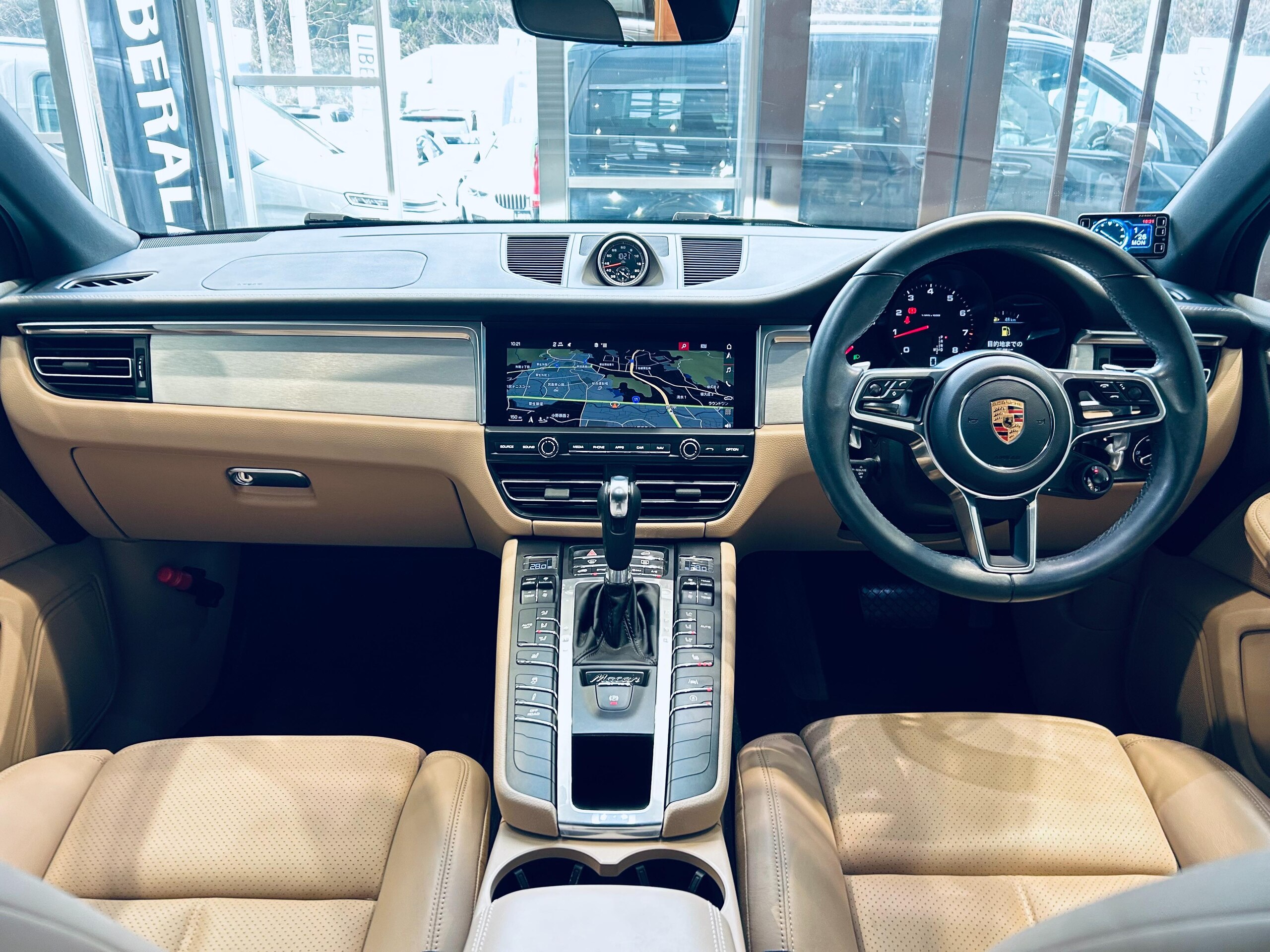 2019 Porsche Macan — photo 2