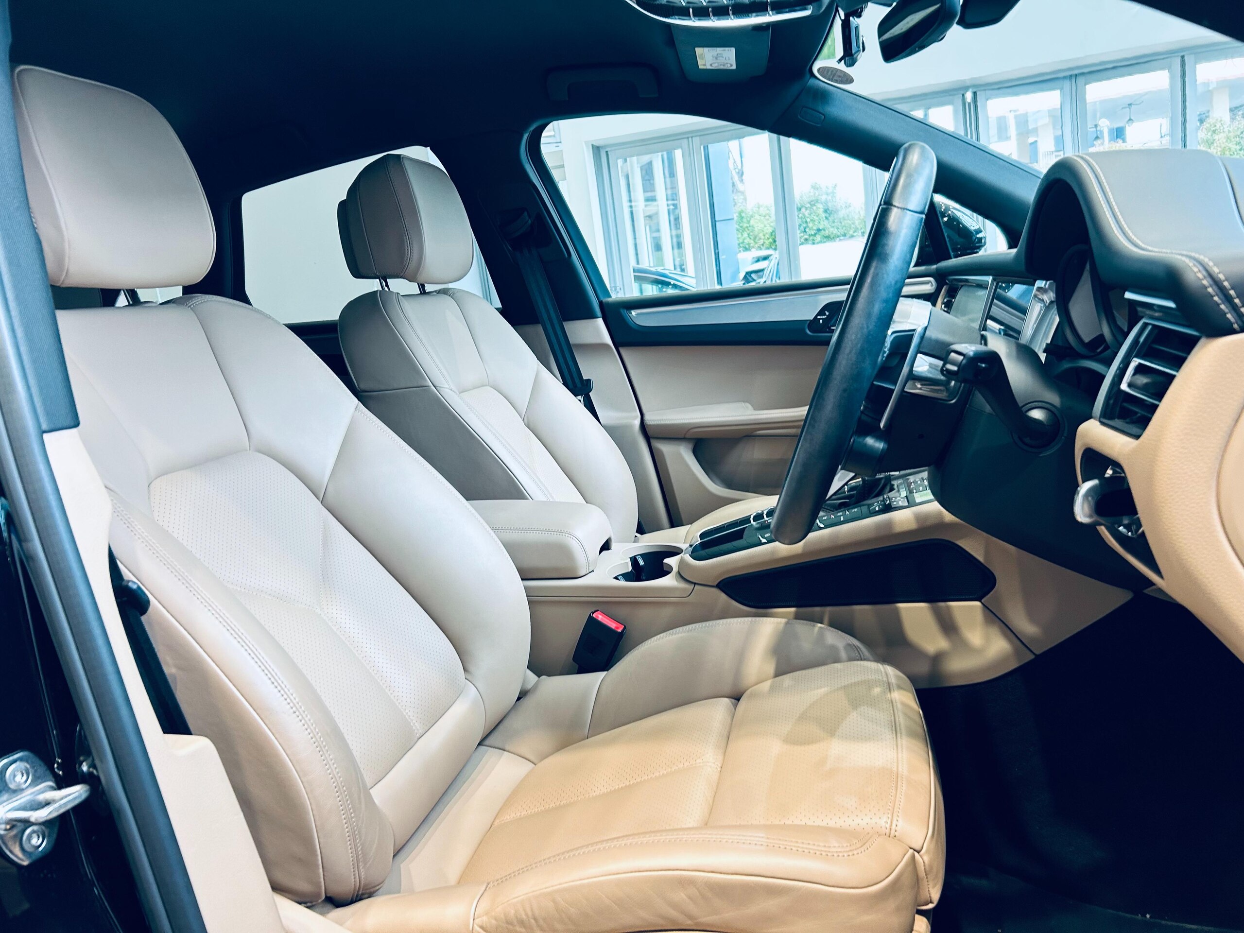 Porsche Macan PDK 4WD Sport Chrono Package — photo 9