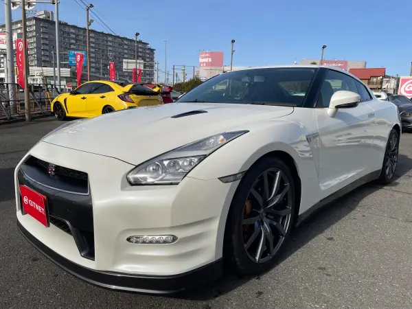 Nissan GT-R 3.8 Pure Edition 4WD MY14 Navi TV Backup Camera ETC (Brilliant White Pearl 3-Coat Pearl)