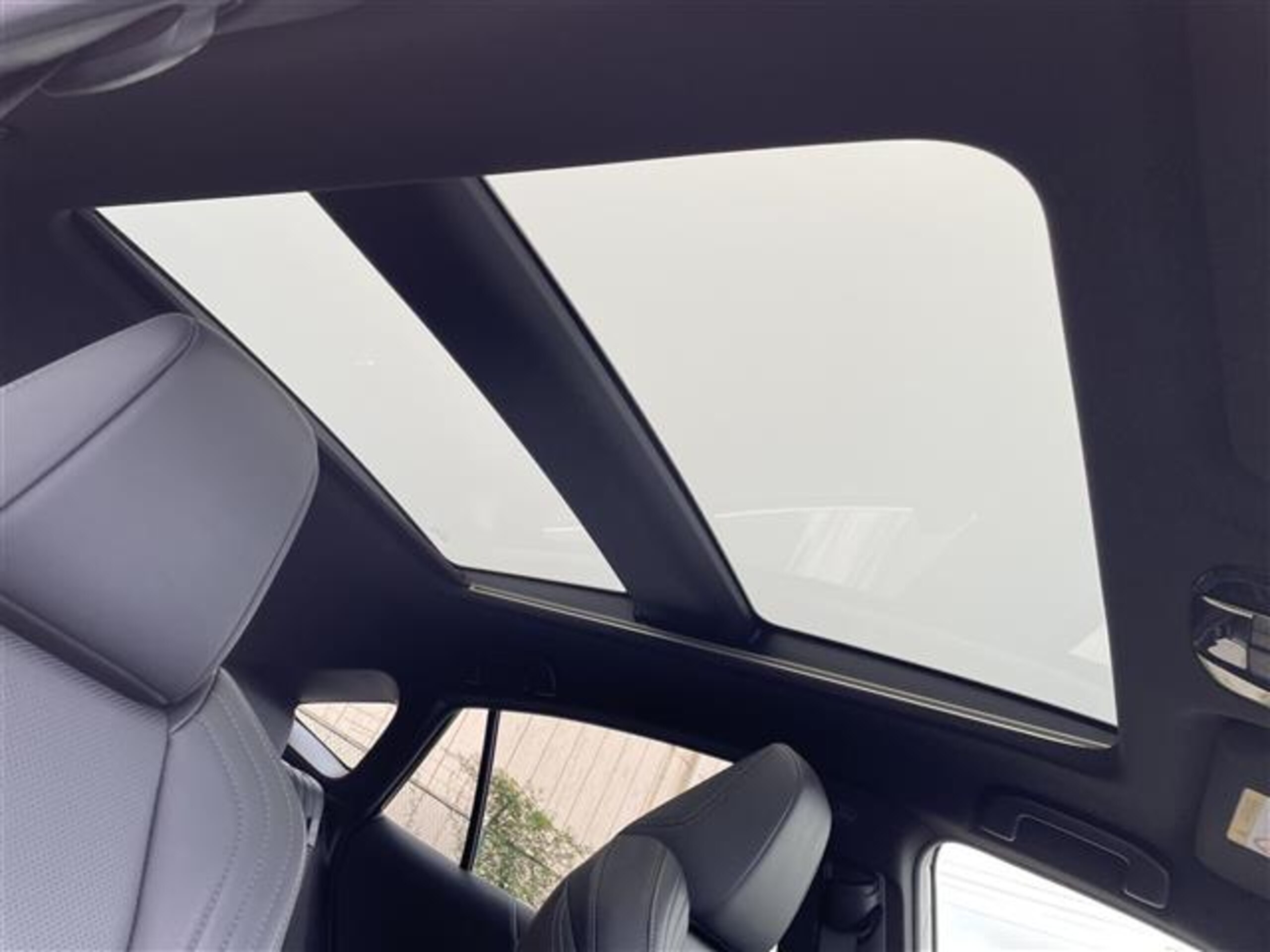 2020 Toyota Harrier — photo 2