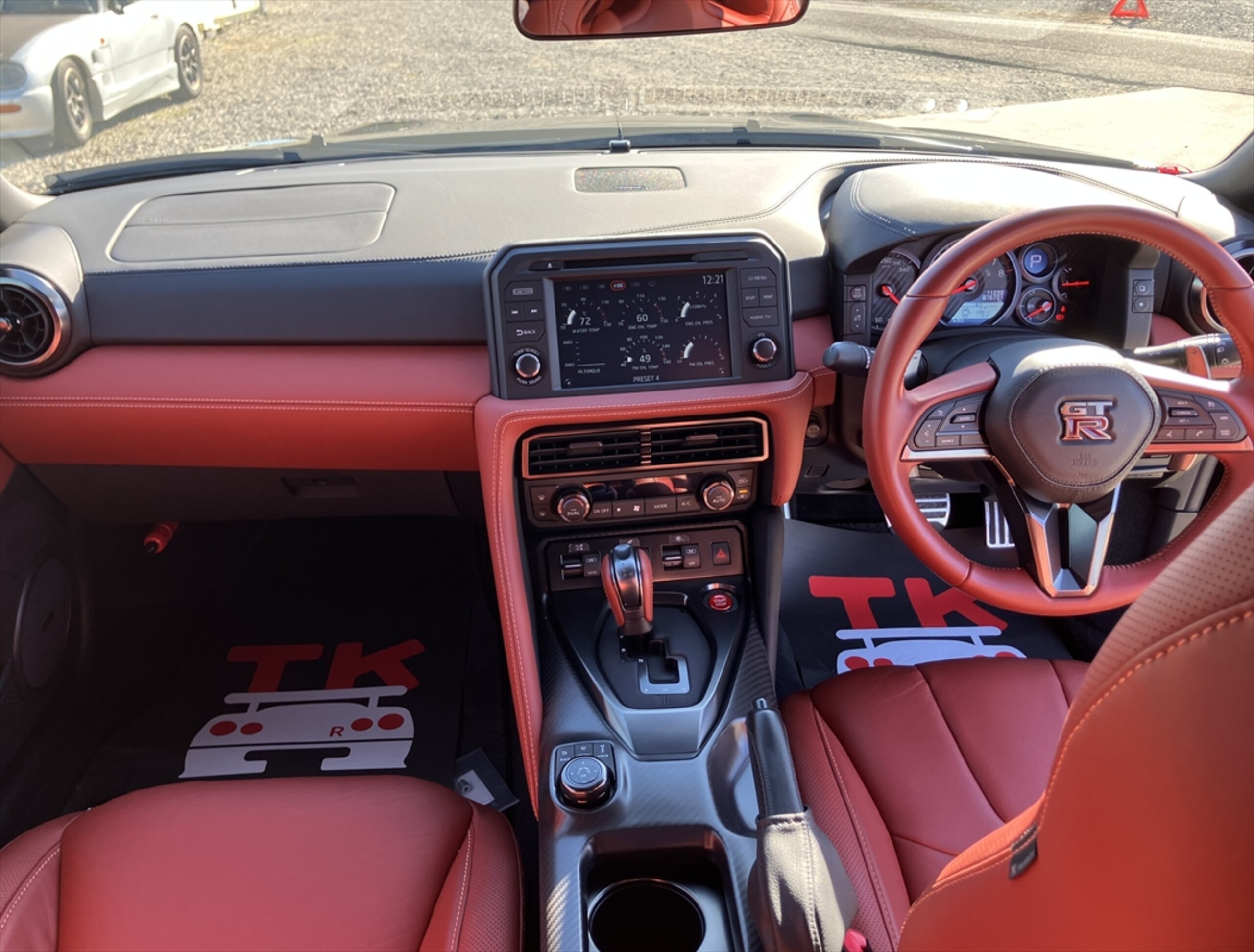 2021 Nissan Gt-r — photo 3