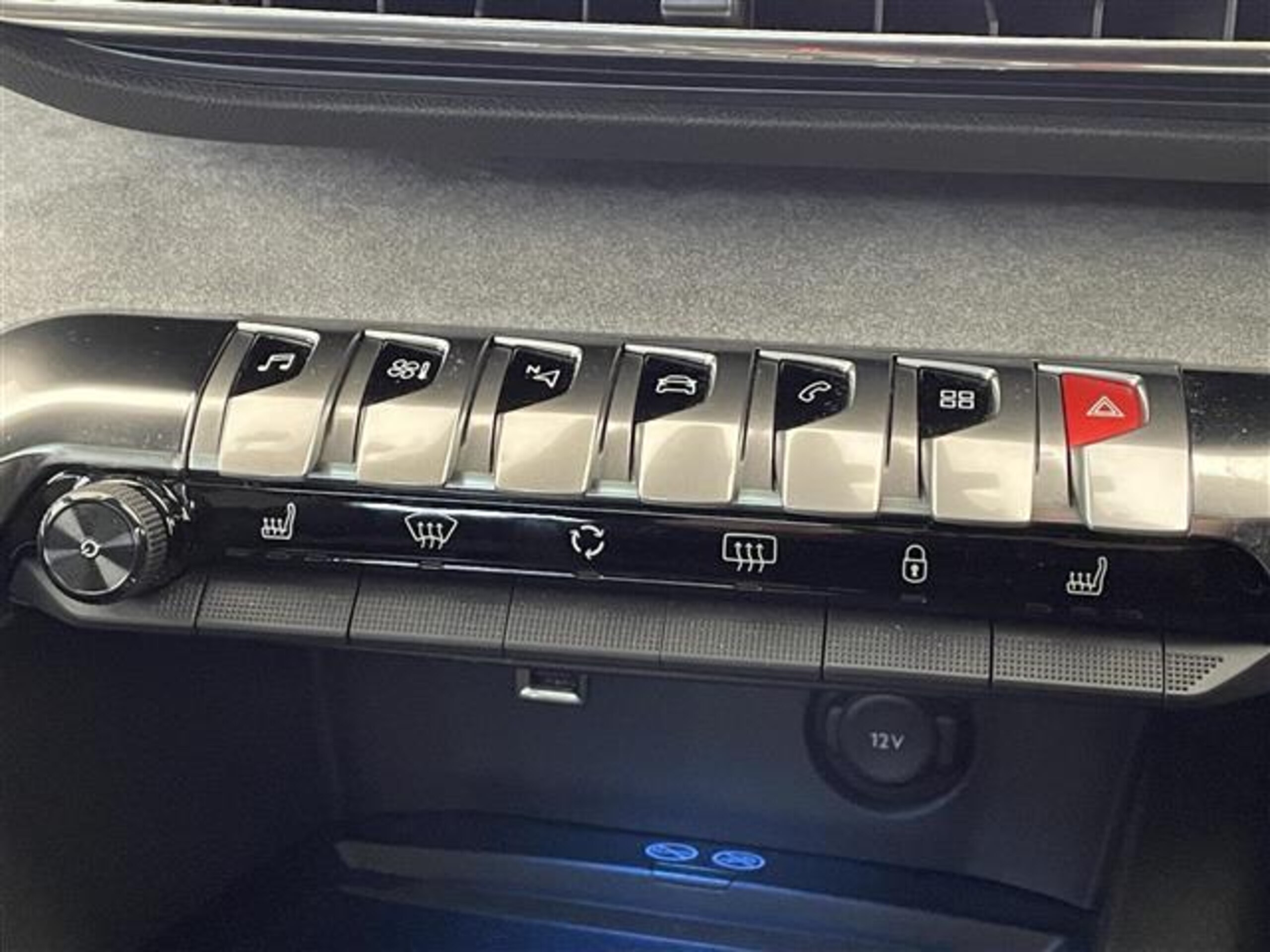 Peugeot 3008 GT Hybrid4 4WD Plug-in Hybrid — photo 7