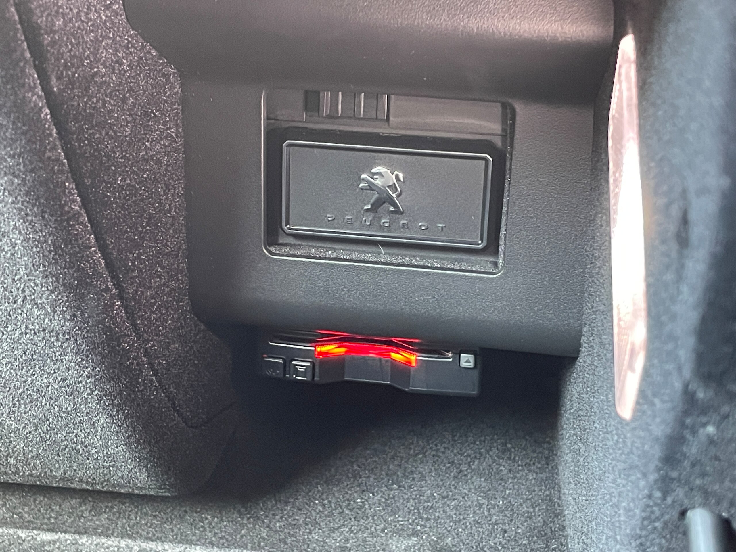 Peugeot 5008 GT BlueHDi Diesel Turbo — photo 7