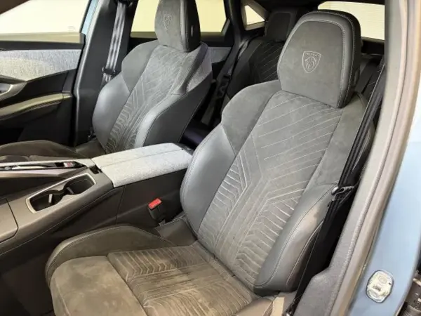 Peugeot 3008 GT Alcantara Package Hybrid New 3008 Certified Used Car Former Demo Car Collision Mitigation Braking 19-inch Alloy Wheels Clearance Sensor Seat Lumbar Support Matrix LED Lights Power Tailgate Seat Bolster Function (Ingaro Blue) — photo 9