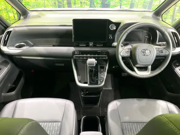 2023 Toyota Noah — photo 2