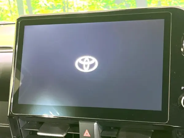 Toyota Noah 2.0 S-Z Non-Smoking Car Modellista Aero Comfort Convenience Package Genuine 10.5-inch Navigation Power Rear Gate Front & Middle Seat Heaters Safety Sense Both Side Power Doors Dashcam ETC LED Headlights Genuine 17-inch AW Radar Cruise Control (White Pearl Crystal Shine) — photo 8