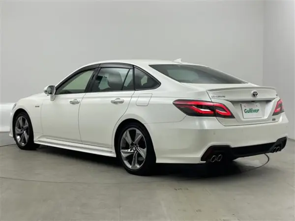 2019 Toyota Crown — photo 2