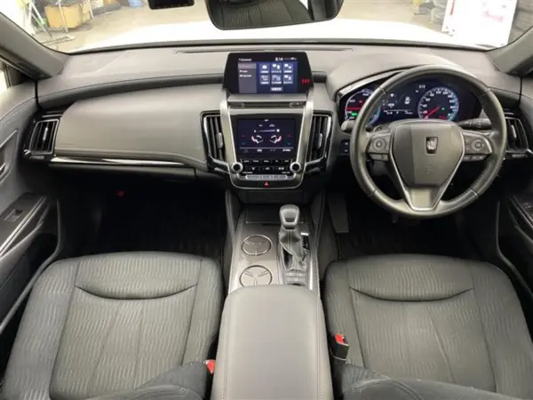 2019 Toyota Crown — photo 3