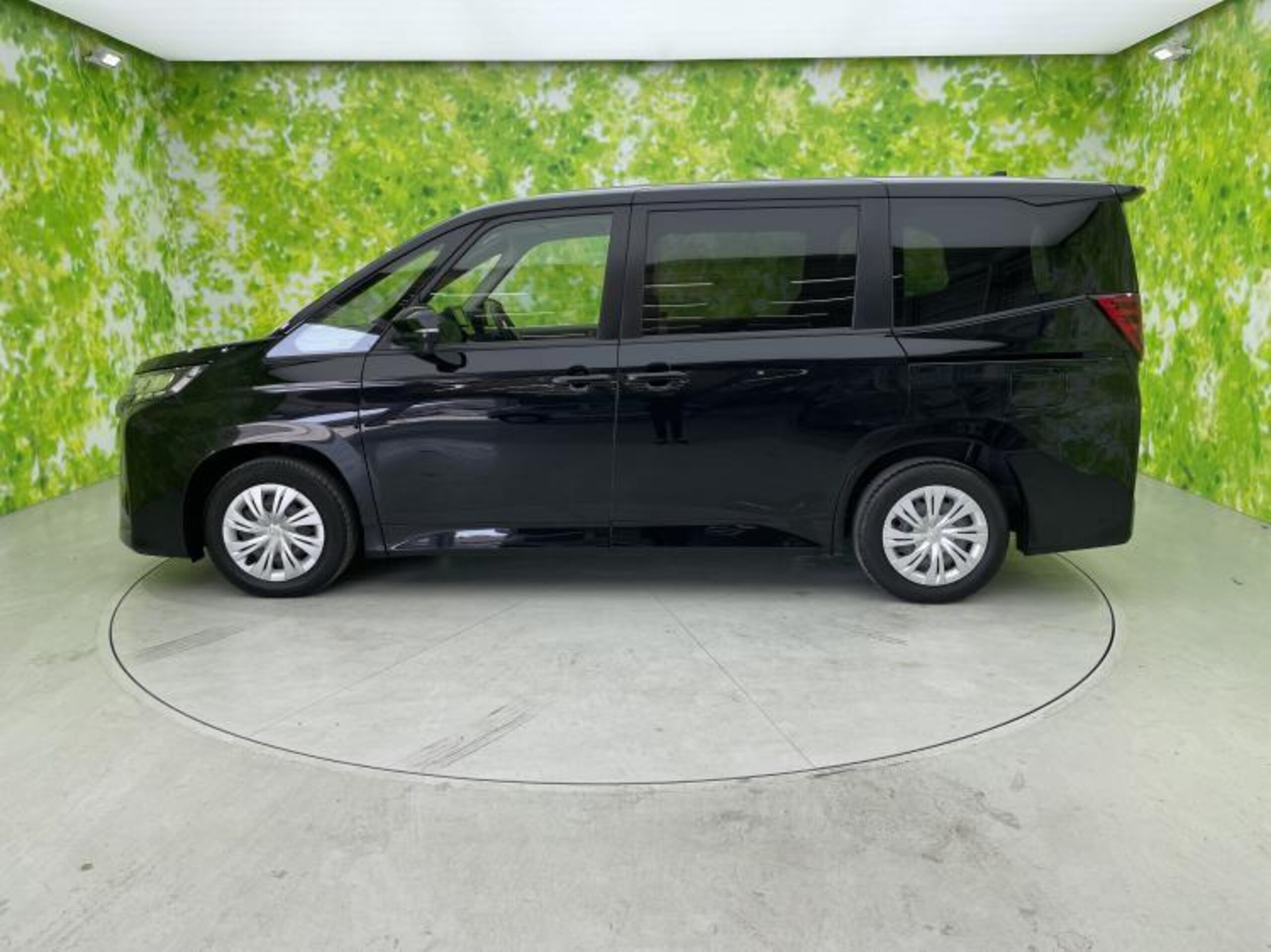2024 Toyota Noah — photo 2