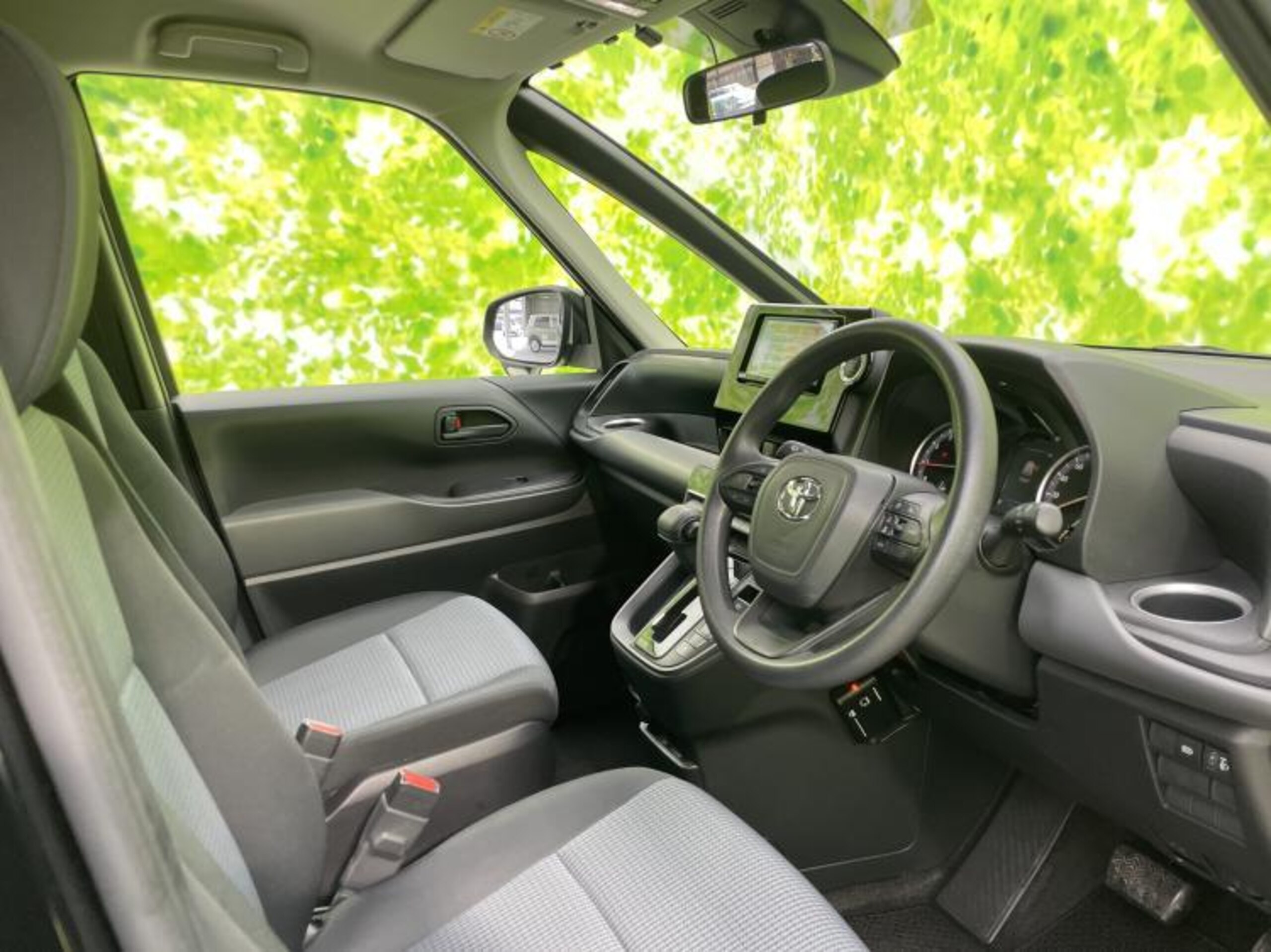 Toyota Noah 2.0 X — photo 7