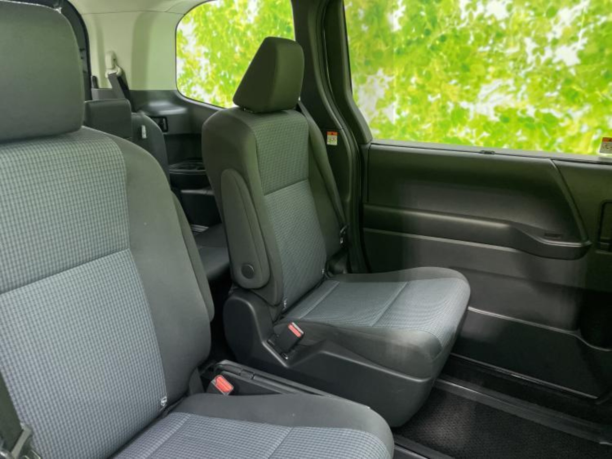 Toyota Noah 2.0 X — photo 8