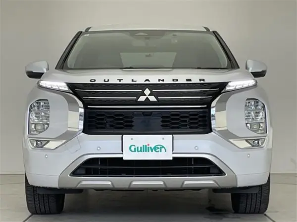 Mitsubishi Outlander PHEV 2.4 P 4WD BOSE Sound Genuine 9-inch Display Audio Navi 360 Camera Sunroof Radar Cruise Control Seat Heater Power Rear Gate Power Seat Head-Up Display Blind Spot (White) — photo 8