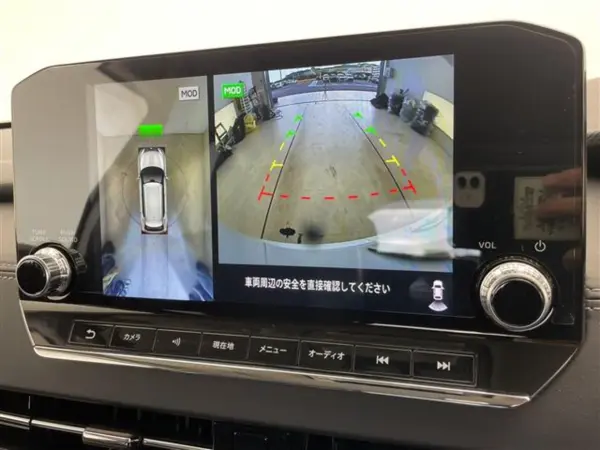 Mitsubishi Outlander PHEV 2.4 P 4WD BOSE Sound Genuine 9-inch Display Audio Navi 360 Camera Sunroof Radar Cruise Control Seat Heater Power Rear Gate Power Seat Head-Up Display Blind Spot (White) — photo 7