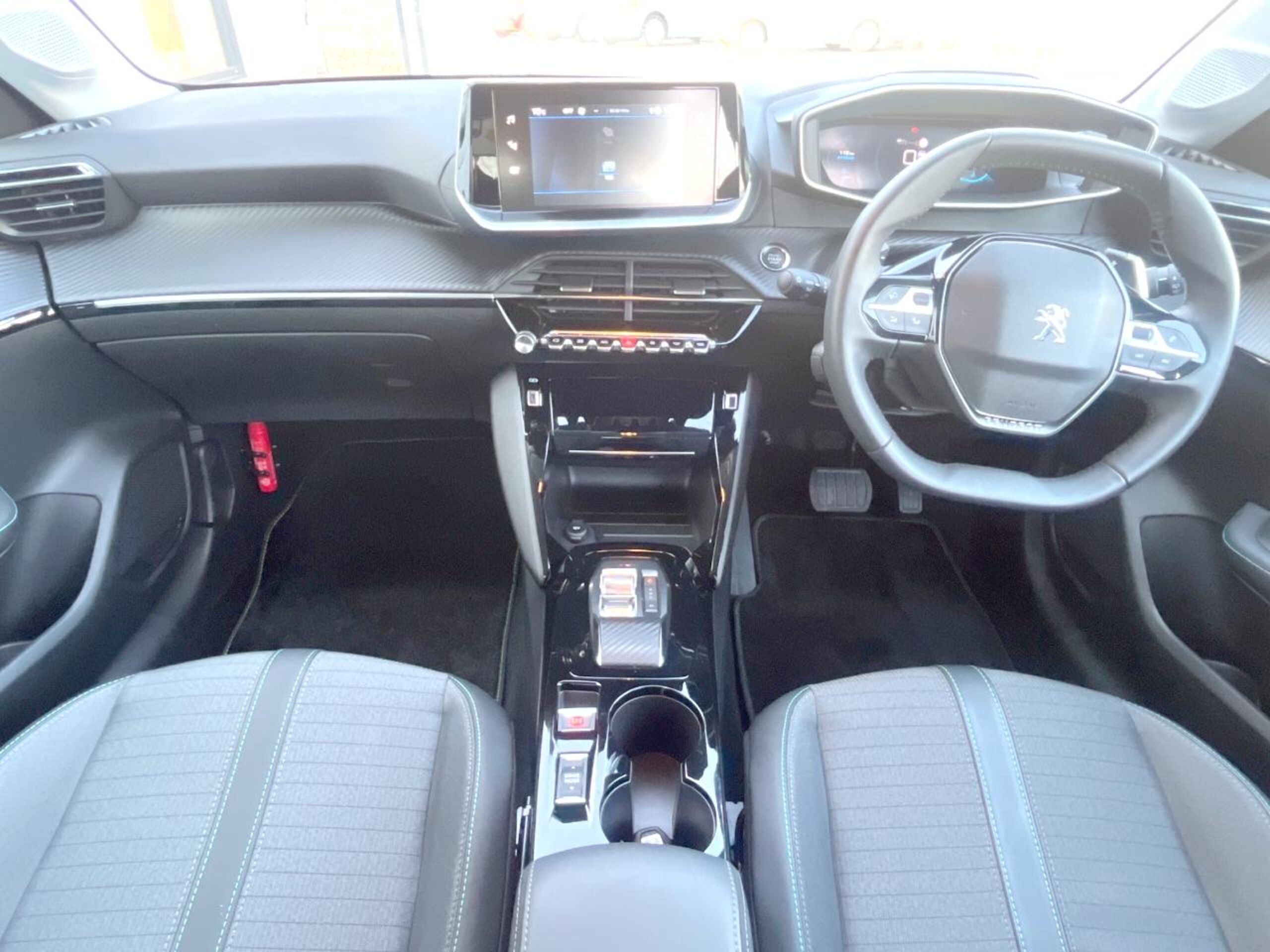 2022 Peugeot 208 — photo 2