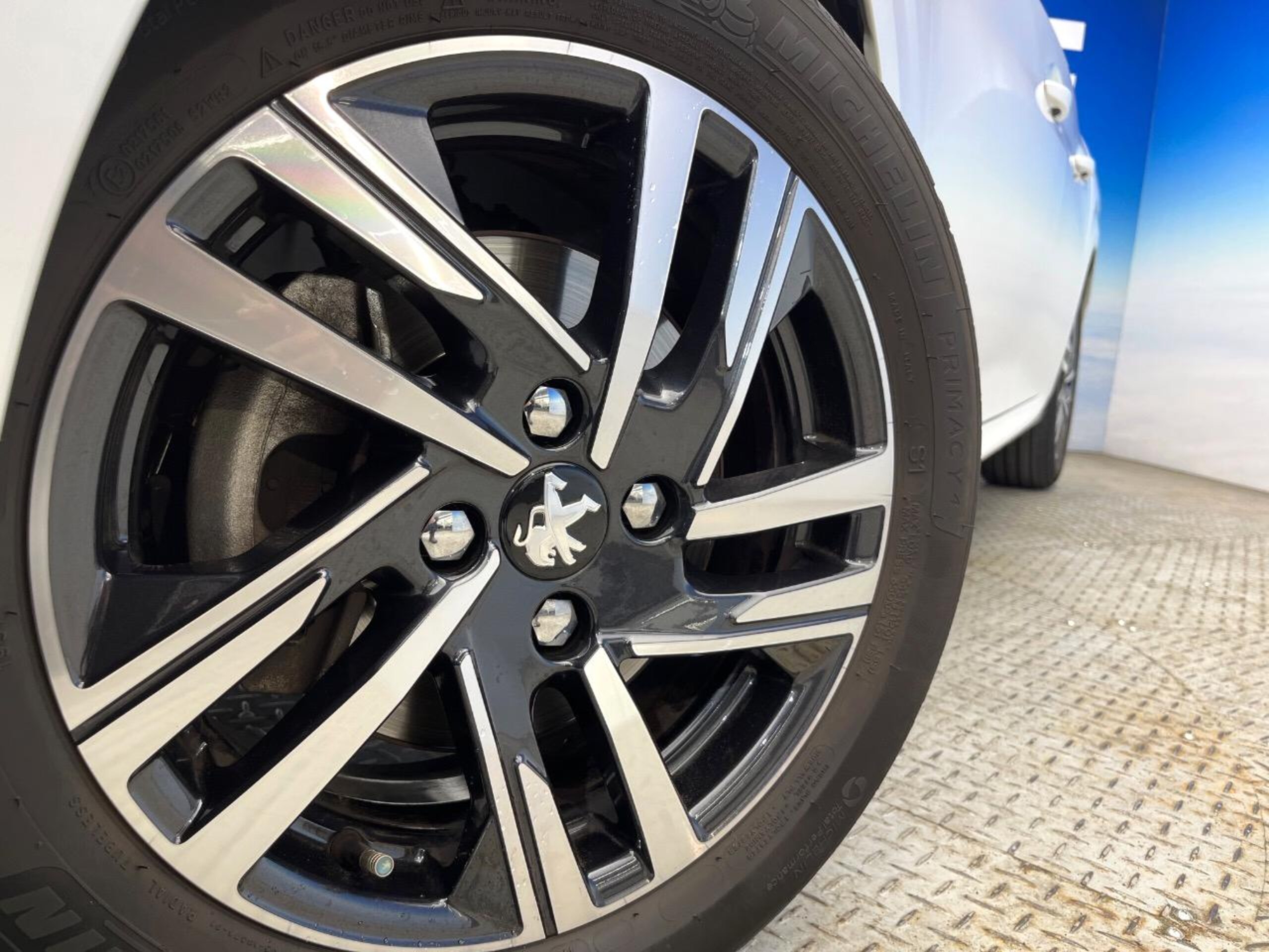 Peugeot 208 Allure — photo 9