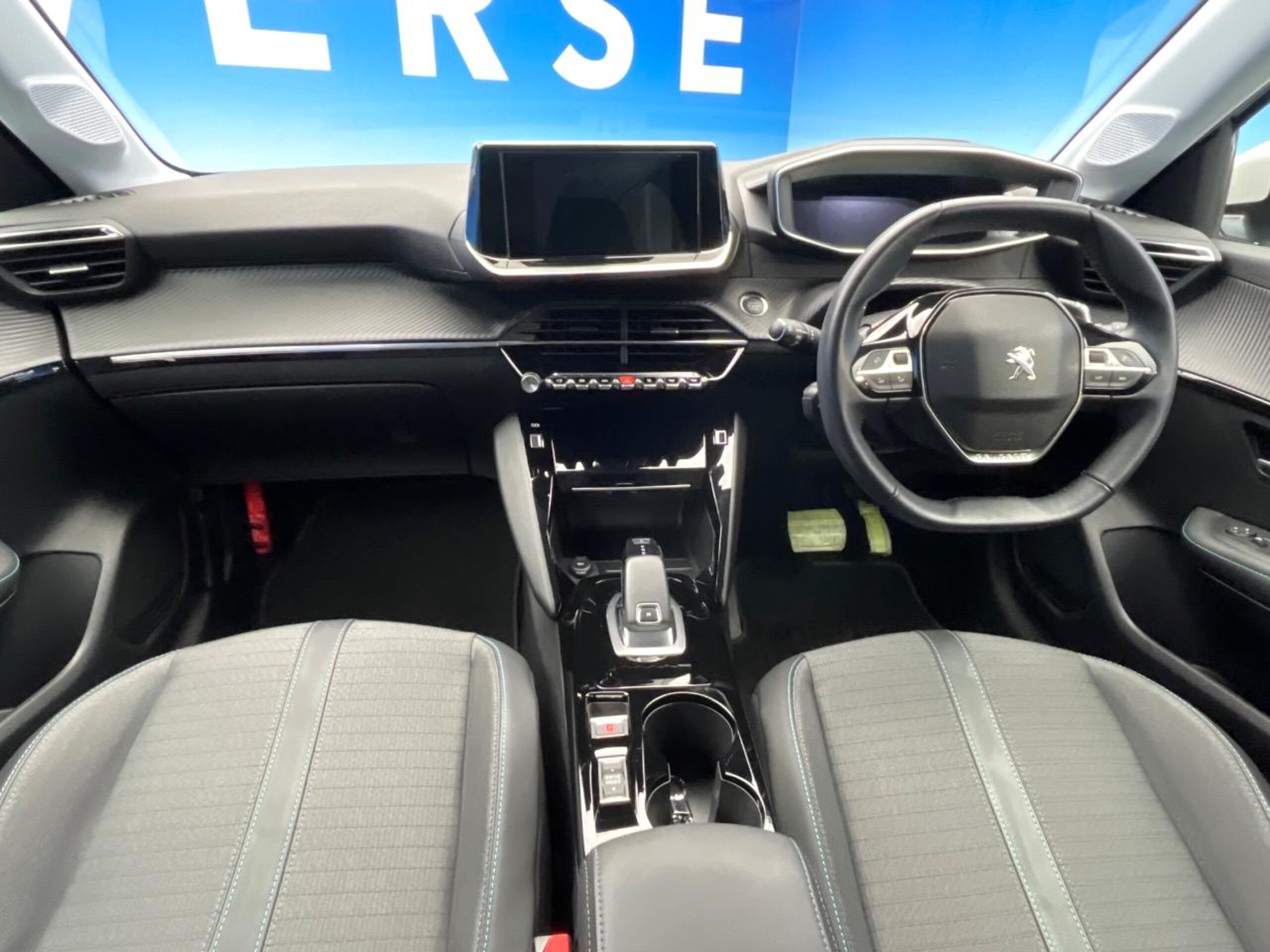 2021 Peugeot 208 — photo 2