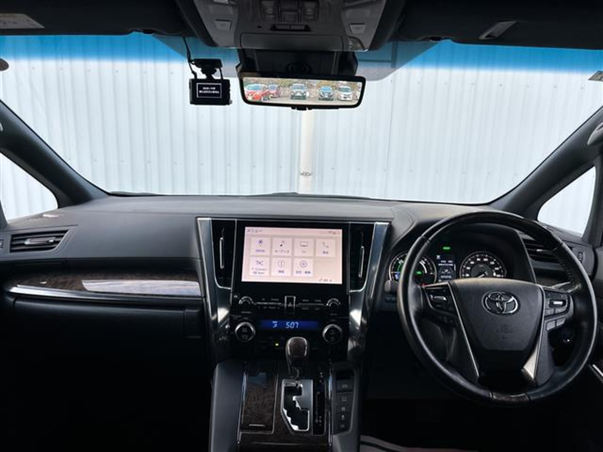 2021 Toyota Alphard — photo 2