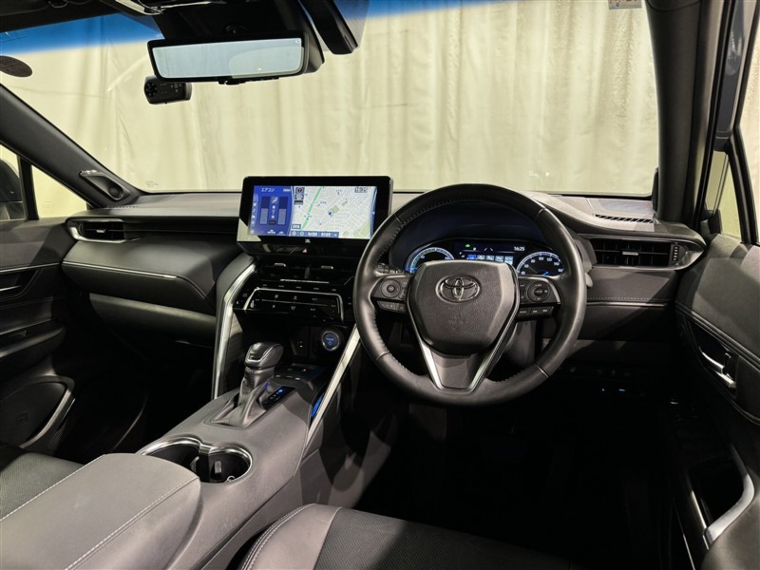 2020 Toyota Harrier — photo 2