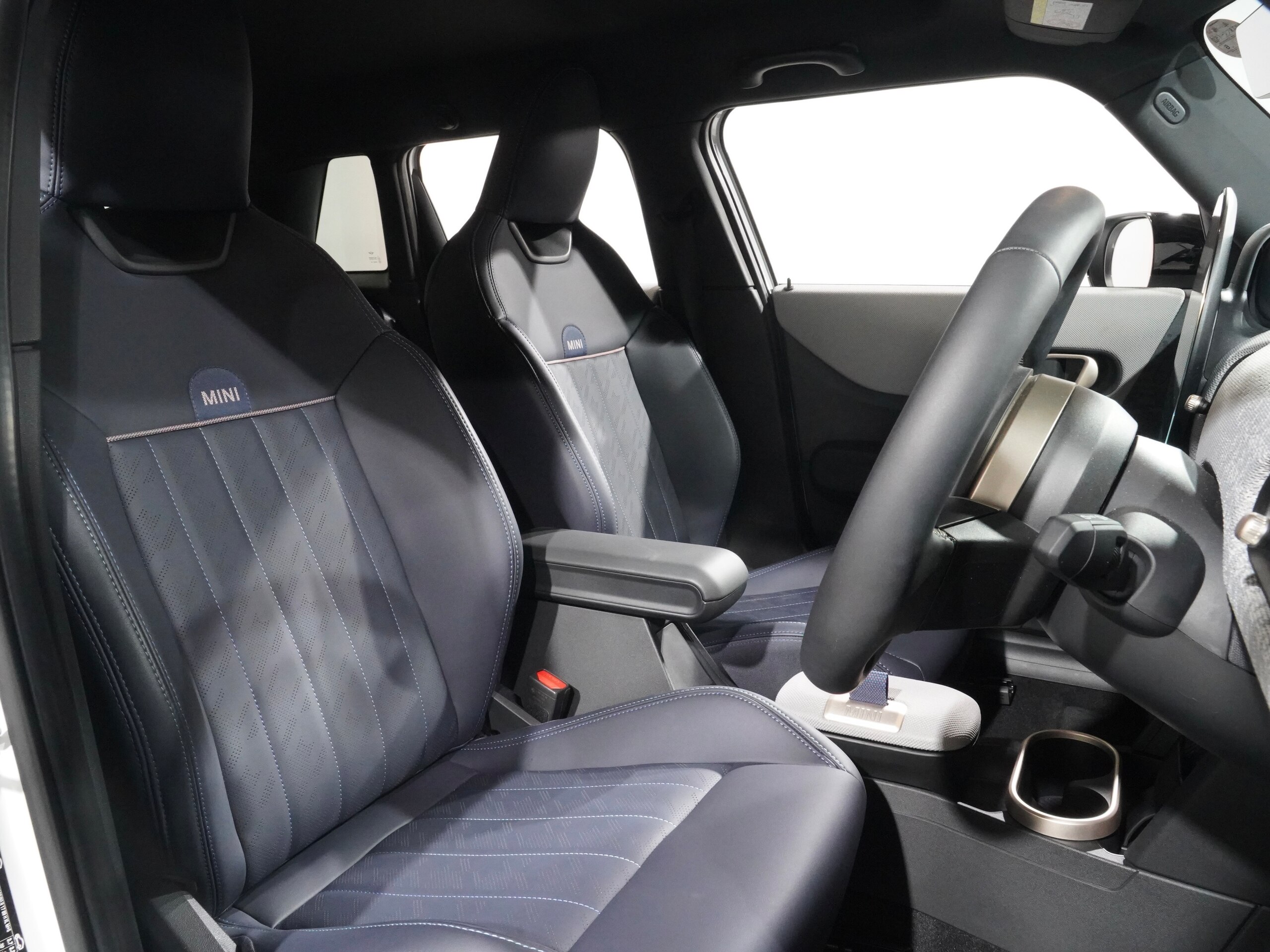 2025 Mini Cooper — photo 3