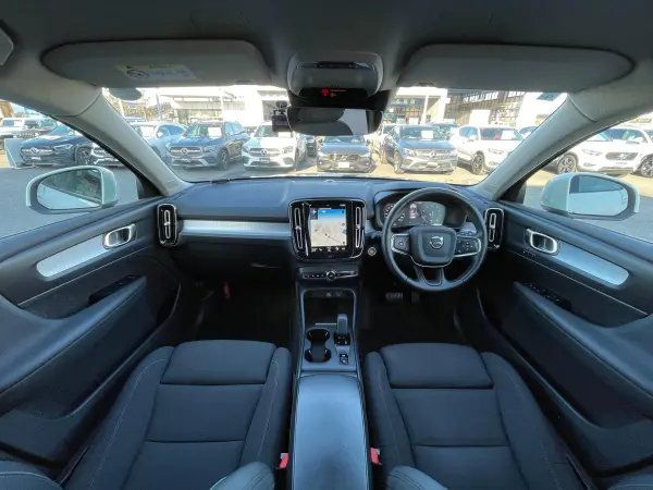 2021 Volvo Xc40 — photo 2