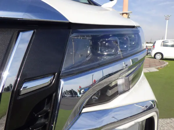 Toyota Alphard Hybrid 2.5 SR C Package E-Four 4WD with Moonroof, Factory Navi, TV, BT, Dashcam, Toyota Safety Sense, Digital Inner Mirror, Power Back Door, Dual Power Seats, Air Seats, Seat Heaters, Steering Heater (White Pearl Crystal Shine) — photo 9