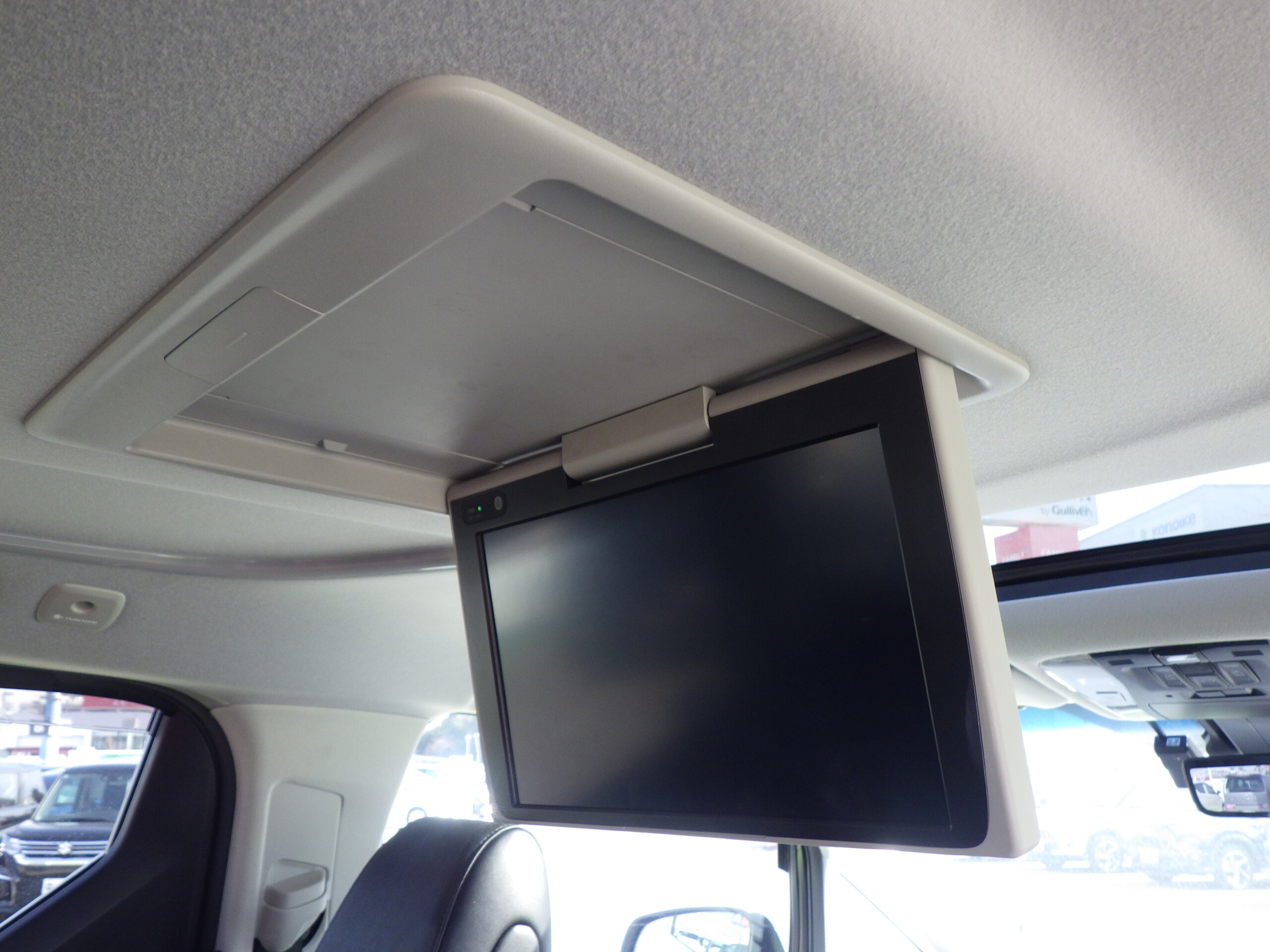 2021 Toyota Alphard — photo 2