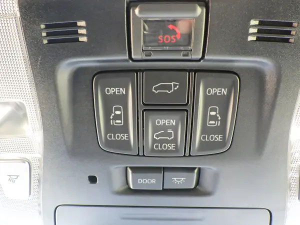 2021 Toyota Alphard — photo 3