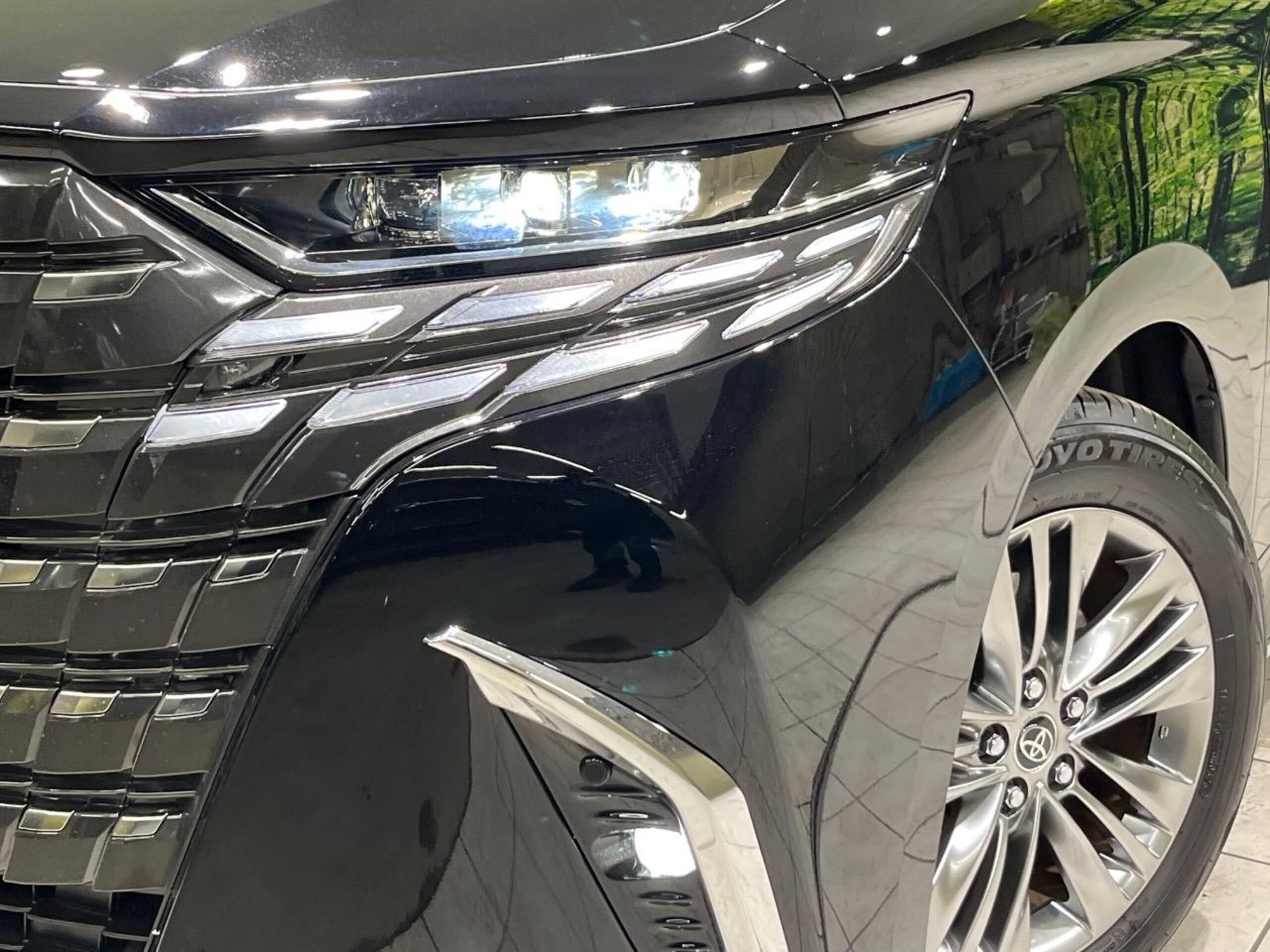 Toyota Alphard Hybrid 2.5 Z E-Four 4WD with Moonroof, Rear Seat Monitors, Genuine 14-inch Navi DA — photo 8