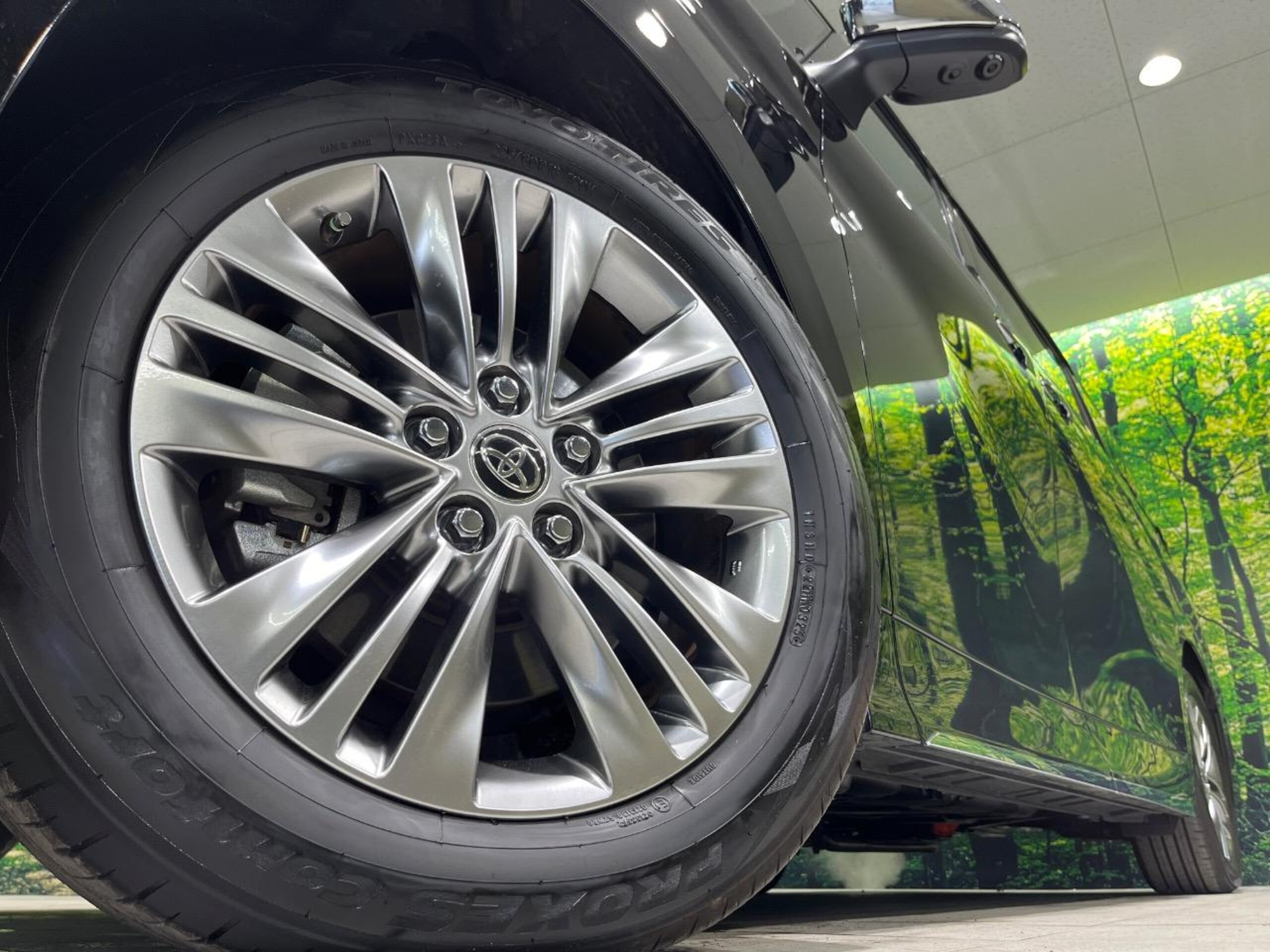 Toyota Alphard Hybrid 2.5 Z E-Four 4WD with Moonroof, Rear Seat Monitors, Genuine 14-inch Navi DA — photo 9