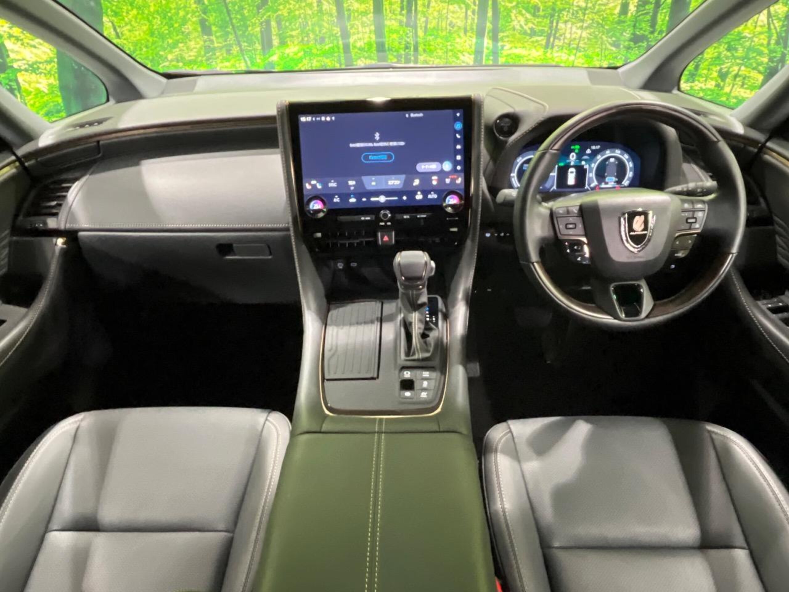 2025 Toyota Alphard — photo 2