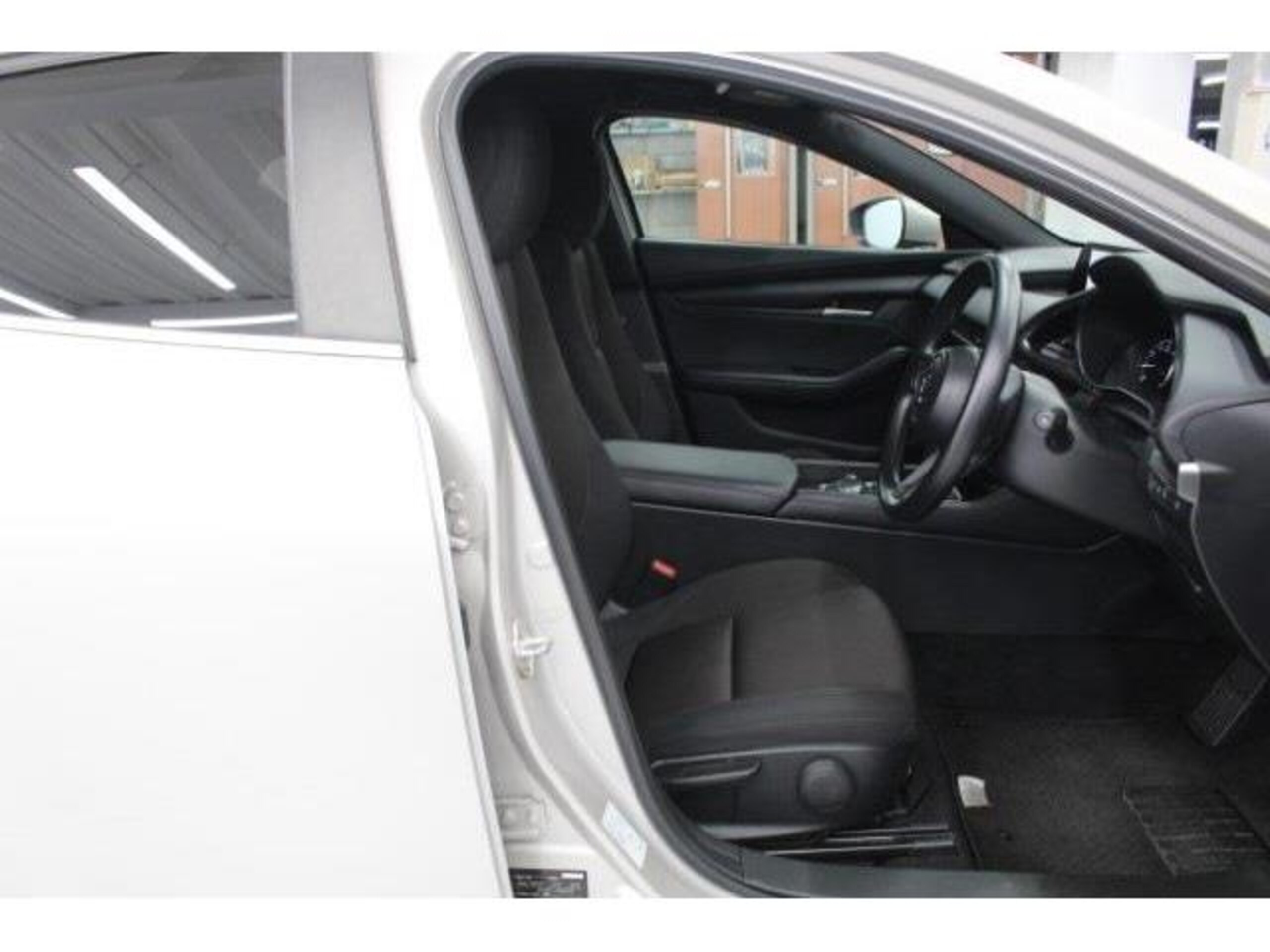 Mazda MAZDA3 Fastback 1.5 15C — photo 9