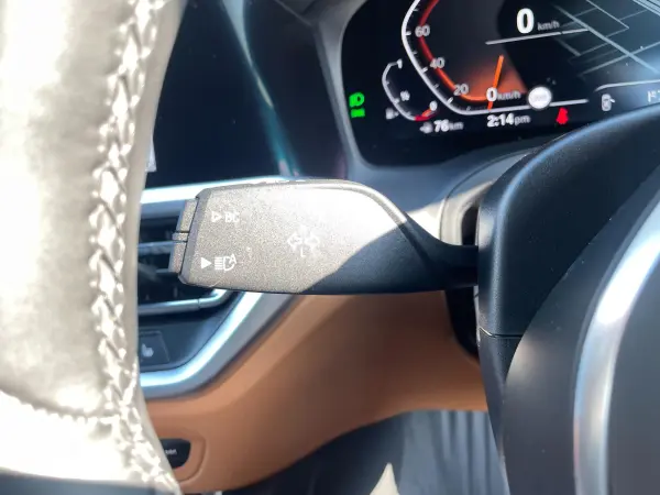 BMW 3 Series 320i M Sport — photo 8