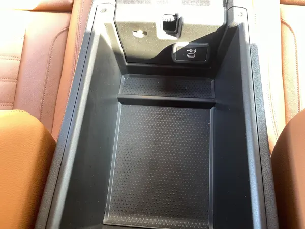 BMW 3 Series 320i M Sport — photo 9