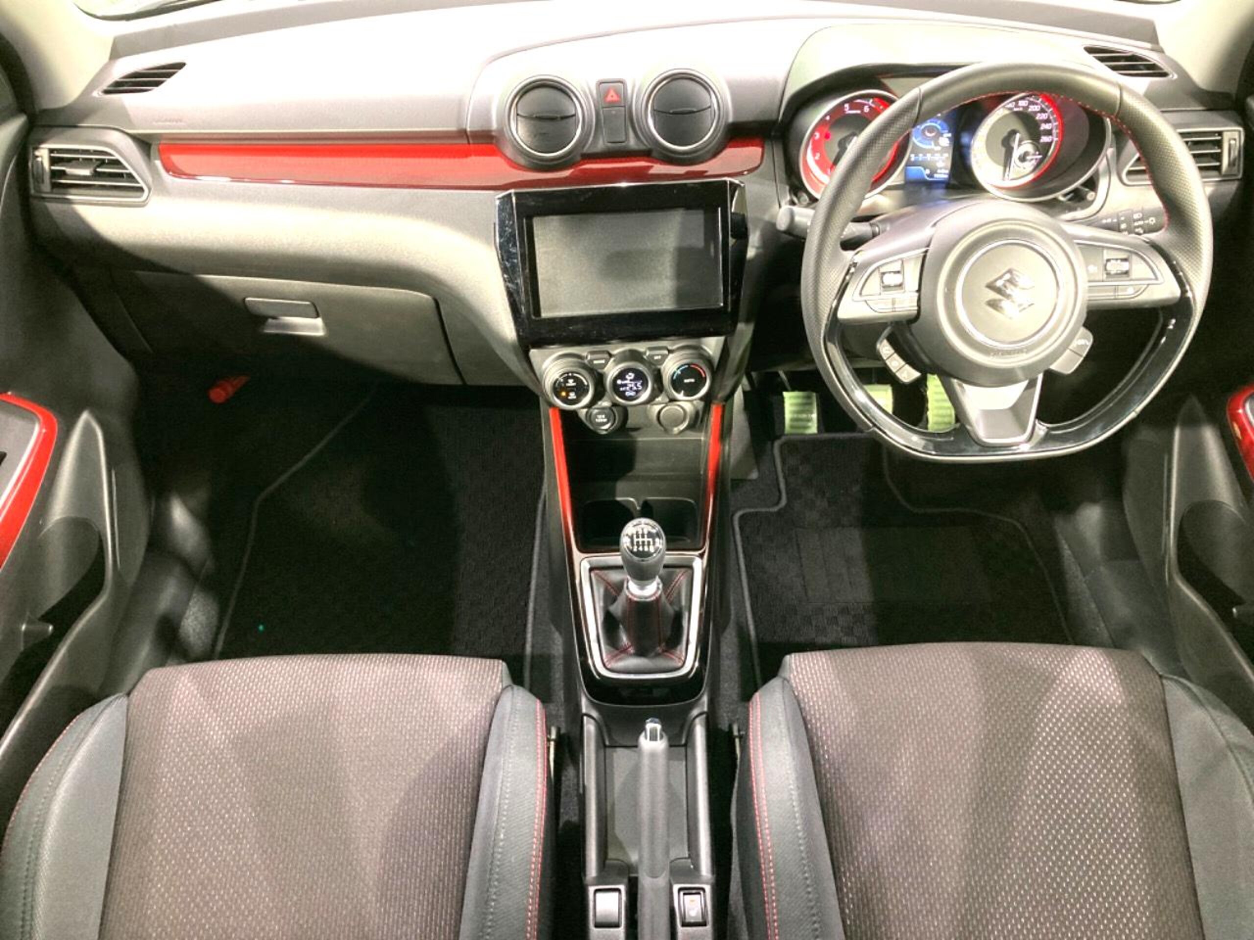 2024 Suzuki Swift — photo 2
